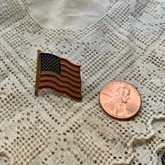 Vintage American Flag Hat Pin Lapel Pin Coat Pin Mens Woman’s Jewelry US Flag - Picture 3 of 4